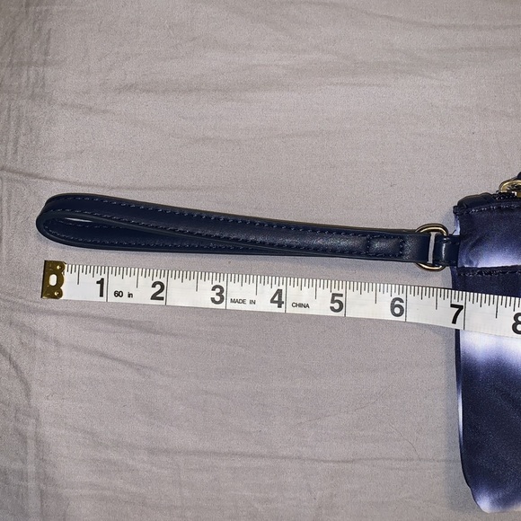 Tommy Hilfiger / Blue & White Wristlet - Picture 5 of 8